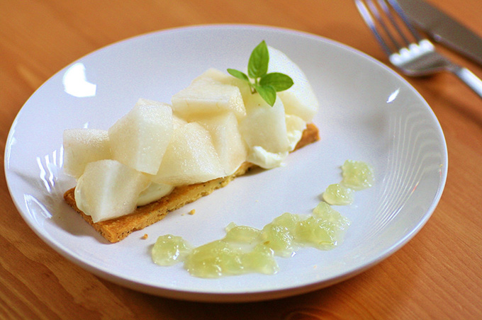 梨と黒胡椒のタルト