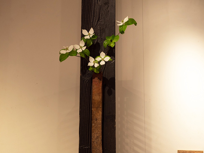 ３：置く場所に困ったら「掛け花」がおすすめ