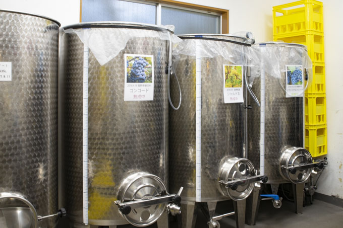 ステンレスのタンクに入れて熟成